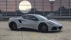 Lotus Emira 2025 prova su strada