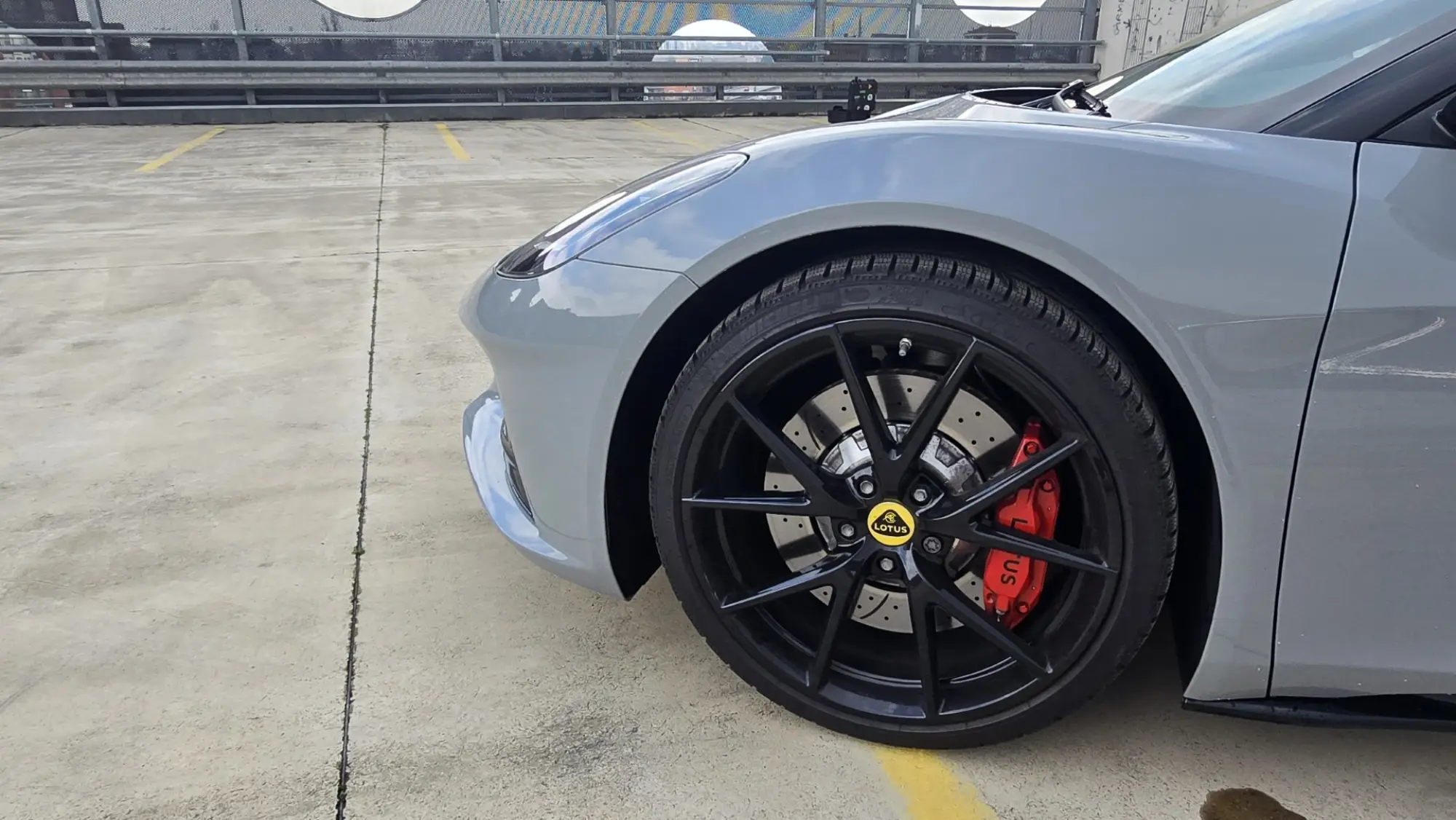 Lotus Emira 2025 prova su strada - 2