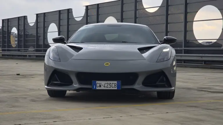 Lotus Emira 2025 prova su strada - 9