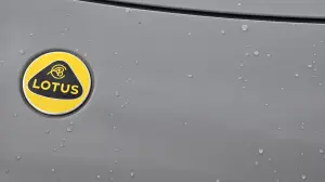 Lotus Emira 2025 prova su strada