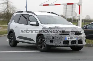 Dacia Jogger - Foto spia 30-4-2025