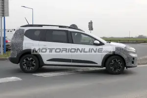 Dacia Jogger - Foto spia 30-4-2025
