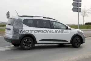 Dacia Jogger - Foto spia 30-4-2025