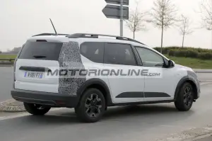 Dacia Jogger - Foto spia 30-4-2025
