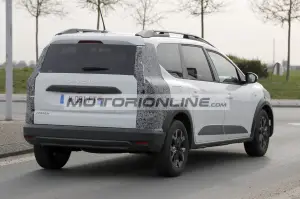Dacia Jogger - Foto spia 30-4-2025