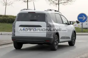 Dacia Jogger - Foto spia 30-4-2025