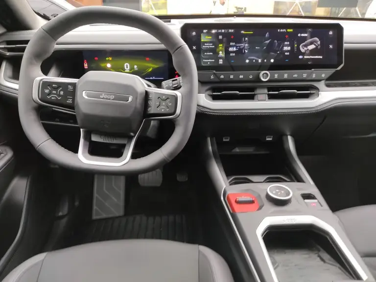 Jeep Compass 2025 - Foto live - 28
