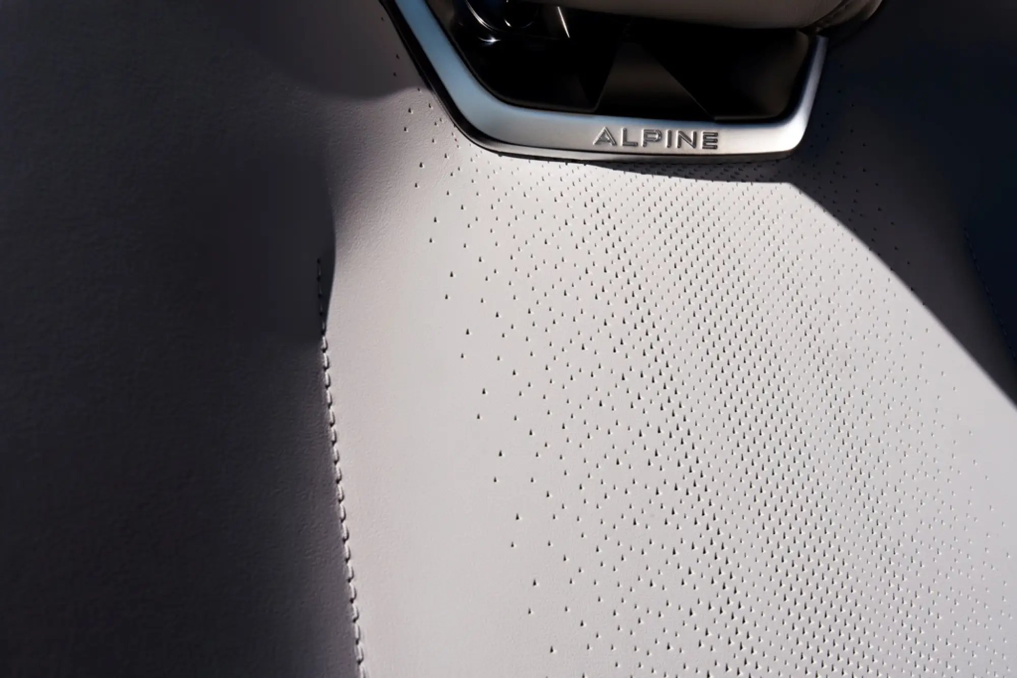 Alpine A390 - Teaser - 3
