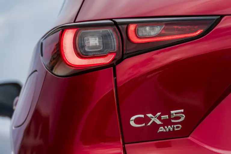 Mazda CX-5 2025: prezzo, foto, dimensioni, interni - 8