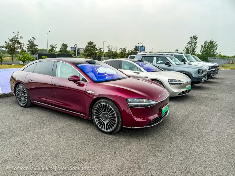 Arcfox- Stabilimento Magna a Zhenjiang - 2