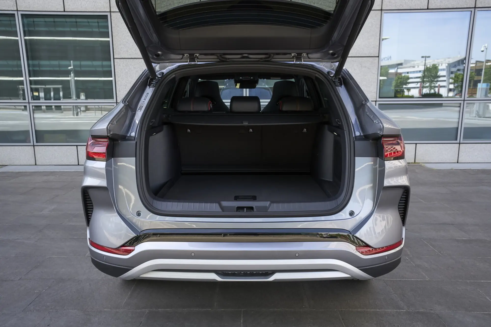BYD Seal U 2025: prezzo, foto, dimensioni e allestimenti - 1