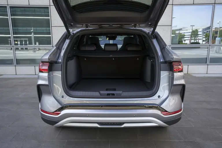 BYD Seal U 2025: prezzo, foto, dimensioni e allestimenti - 1