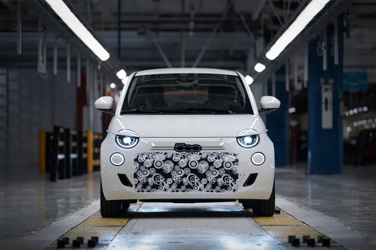 Nuova Fiat 500 ibrida - prodotti i primi esemplari - 5