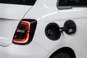 Nuova Fiat 500 ibrida - prodotti i primi esemplari
