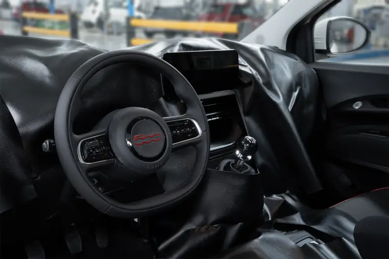 Nuova Fiat 500 ibrida - prodotti i primi esemplari - 4