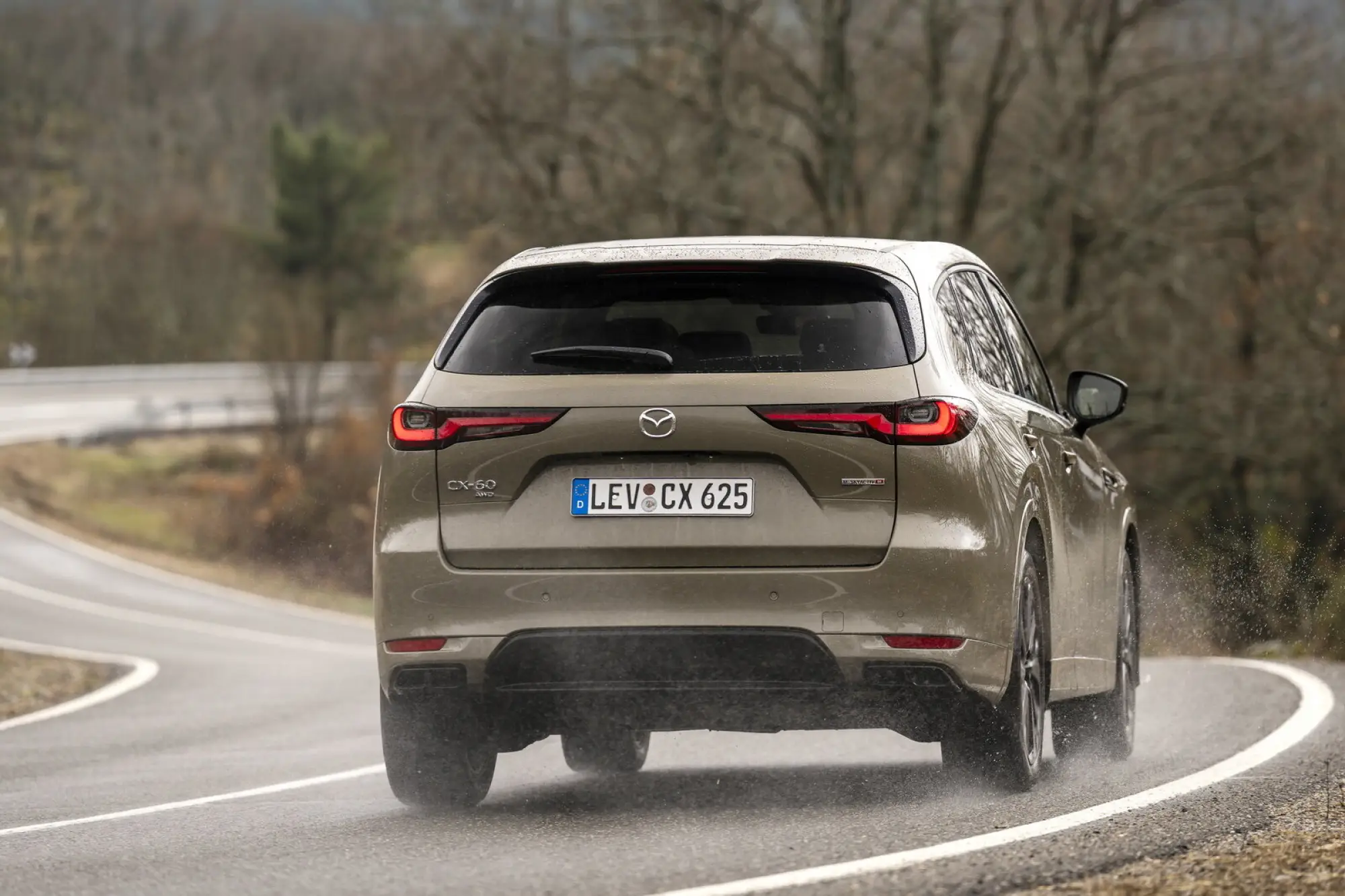 Mazda CX-60 2025: prezzo, foto, dimensioni, allestimenti - 8