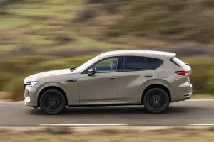Mazda CX-60 2025: prezzo, foto, dimensioni, allestimenti