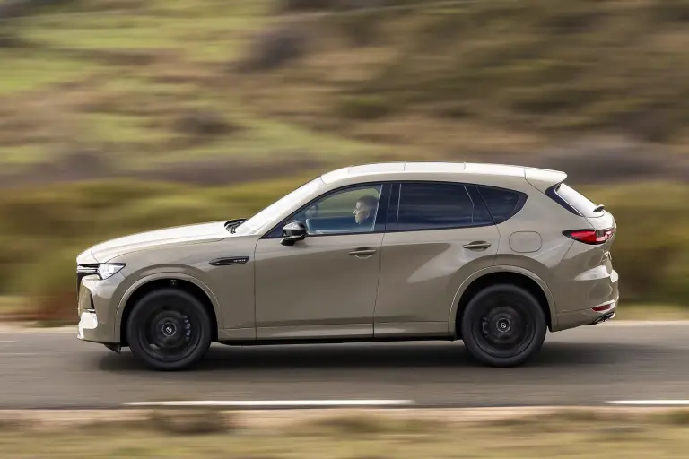 Mazda CX-60 2025: prezzo, foto, dimensioni, allestimenti - 9