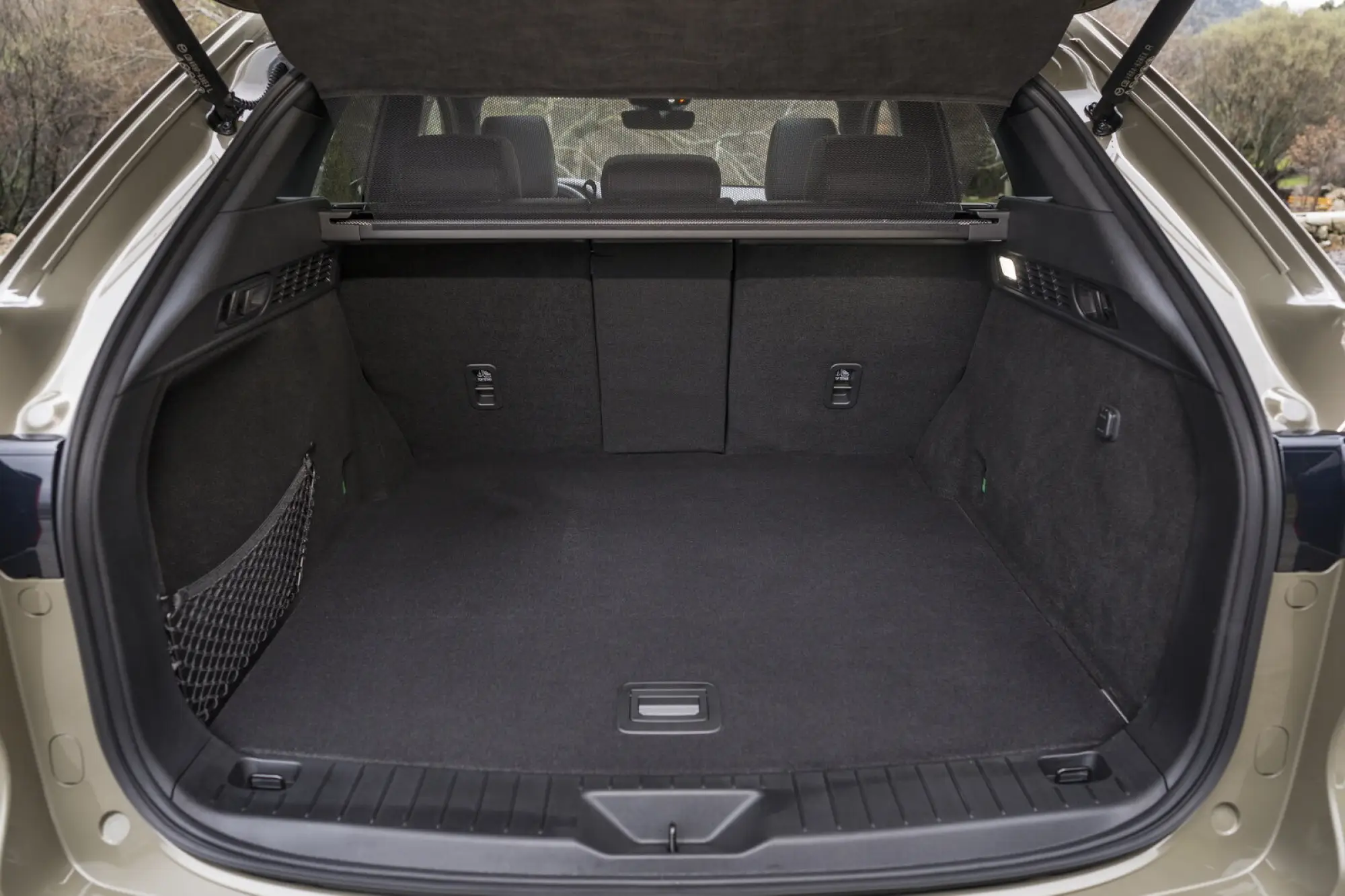 Mazda CX-60 2025: prezzo, foto, dimensioni, allestimenti - 4