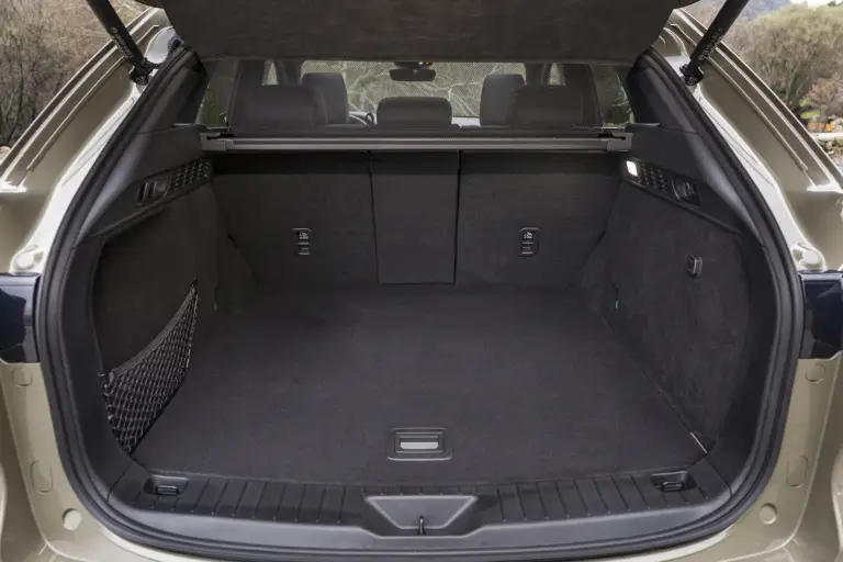 Mazda CX-60 2025: prezzo, foto, dimensioni, allestimenti - 4