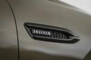 Mazda CX-60 2025: prezzo, foto, dimensioni, allestimenti