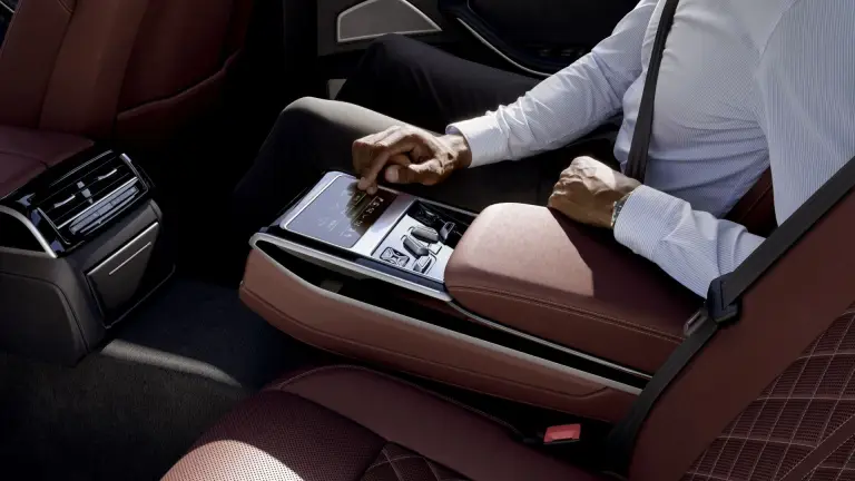 Audi A8 2025: prezzo, foto, dimensioni, allestimenti - 10