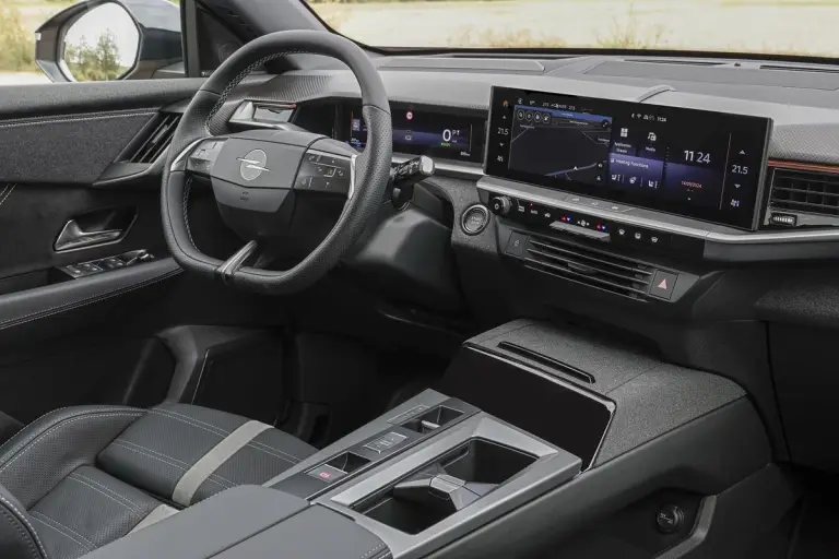 Opel - Familiari elettriche 2025 - 11