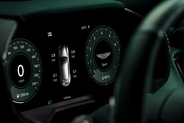 Aston Martin - Apple CarPlay Ultra - 5