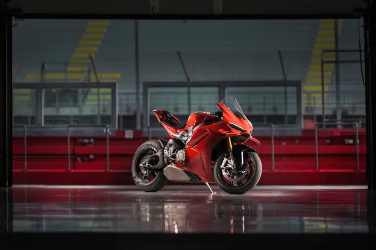 Lamborghini Temerario VS Ducati Panigale V4 - 1