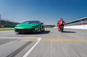 Lamborghini Temerario VS Ducati Panigale V4 - 7
