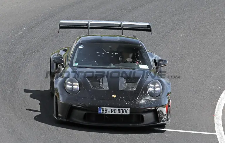Porsche 911 GT2 RS 2026 - Foto spia 19-05-2025 - 6
