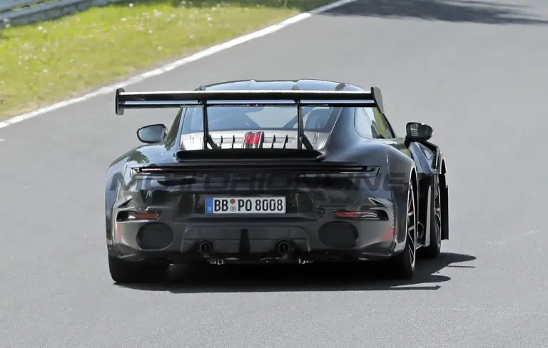 Porsche 911 GT2 RS 2026 - Foto spia 19-05-2025 - 10