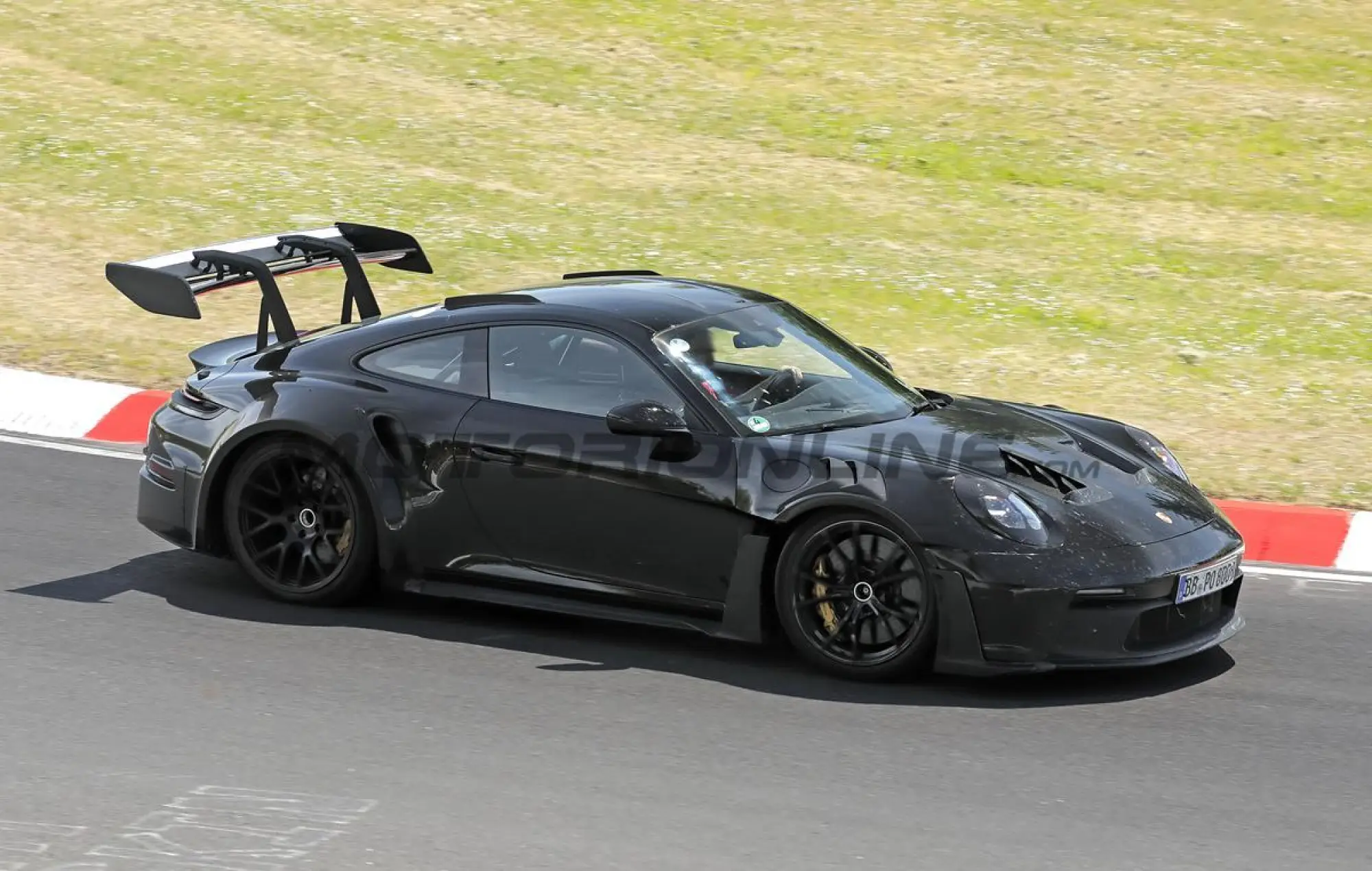 Porsche 911 GT2 RS 2026 - Foto spia 19-05-2025 - 4