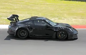 Porsche 911 GT2 RS 2026 - Foto spia 19-05-2025 - 1
