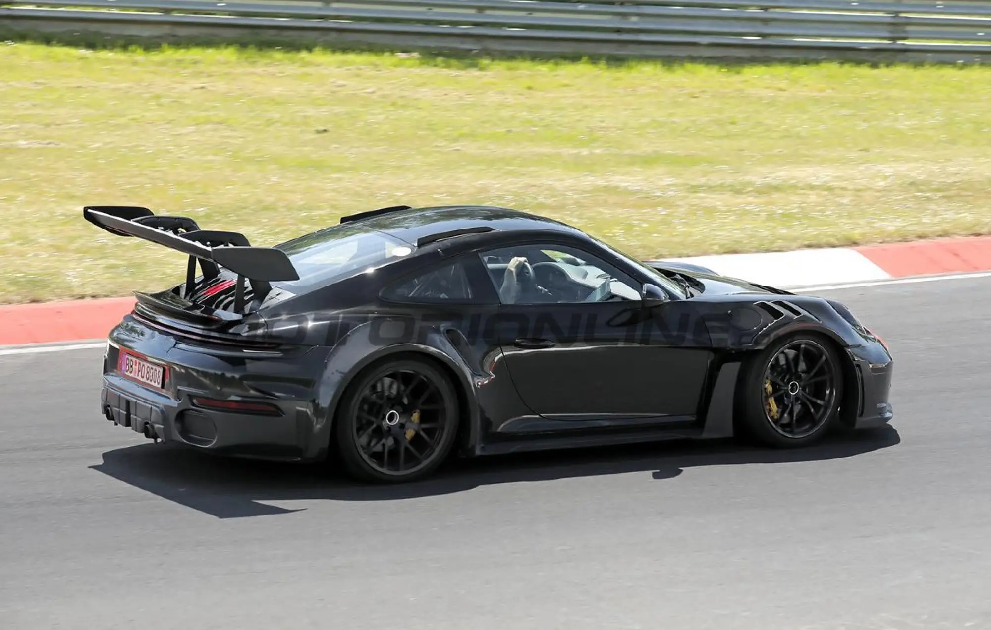 Porsche 911 GT2 RS 2026 - Foto spia 19-05-2025 - 3