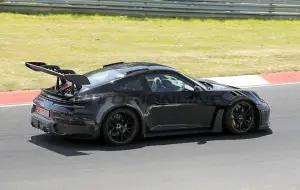 Porsche 911 GT2 RS 2026 - Foto spia 19-05-2025 - 3
