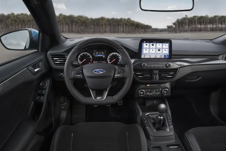 Ford Focus 2025: foto, prezzo, dimensioni, interni - 1