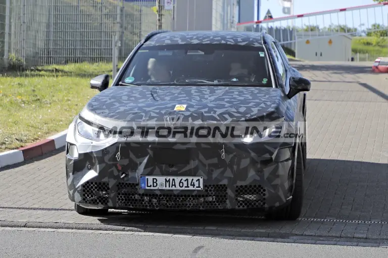 Mercedes AMG SUV - Foto spia 20-5-2025 - 3