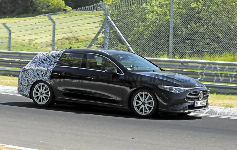Mercedes CLA Shooting Brake 2026 - Foto spia 20-05-2025 - 7