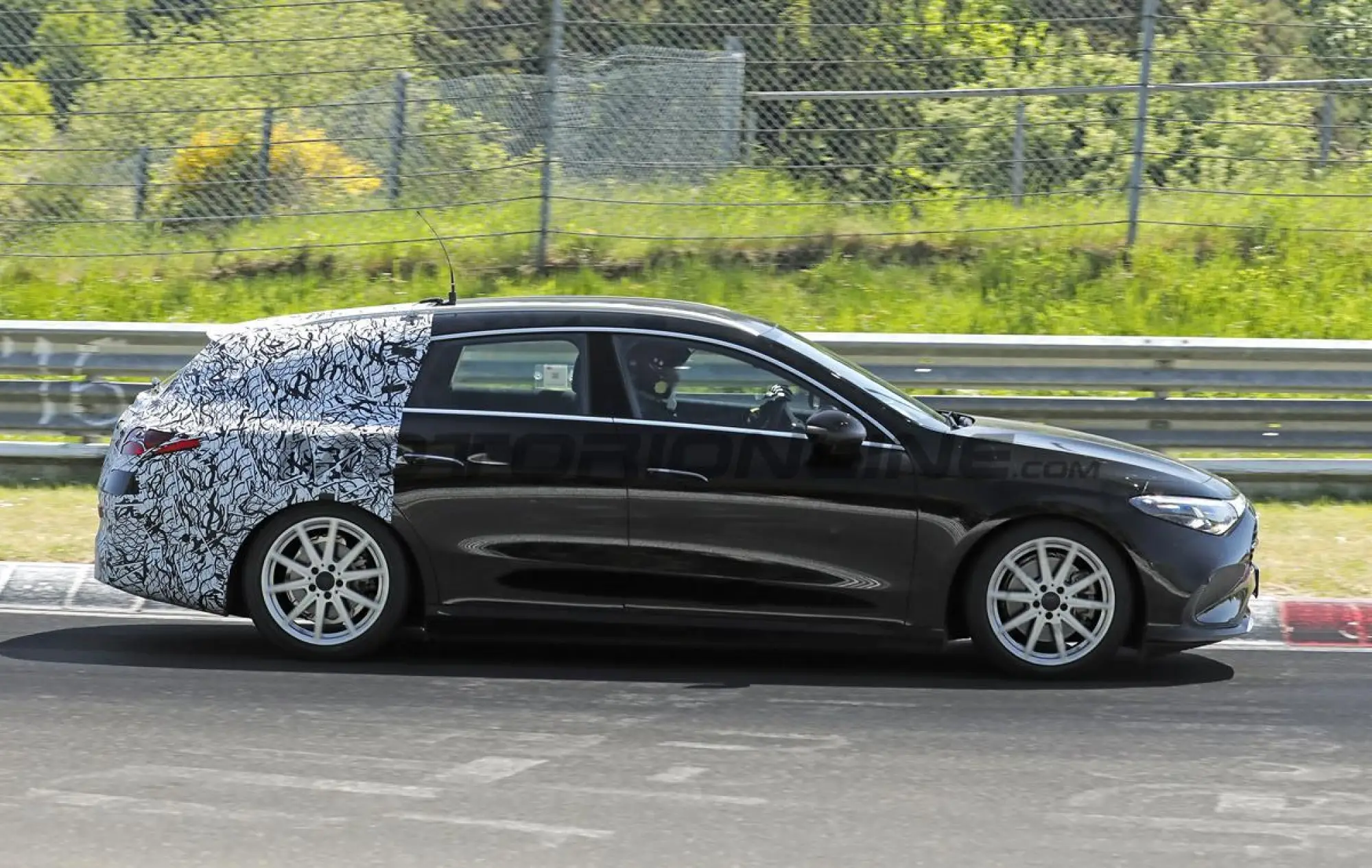 Mercedes CLA Shooting Brake 2026 - Foto spia 20-05-2025 - 10