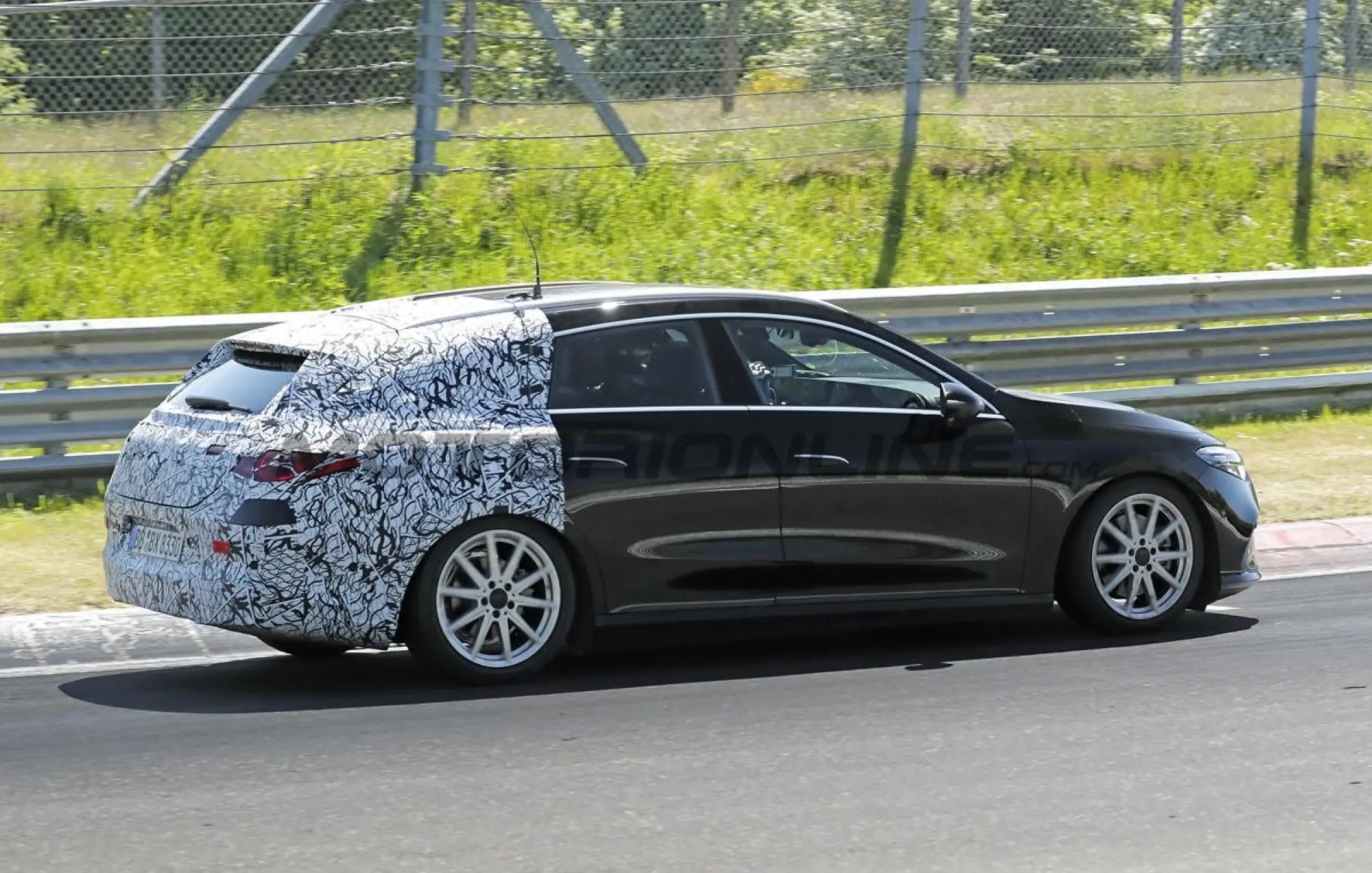 Mercedes CLA Shooting Brake 2026 - Foto spia 20-05-2025 - 5