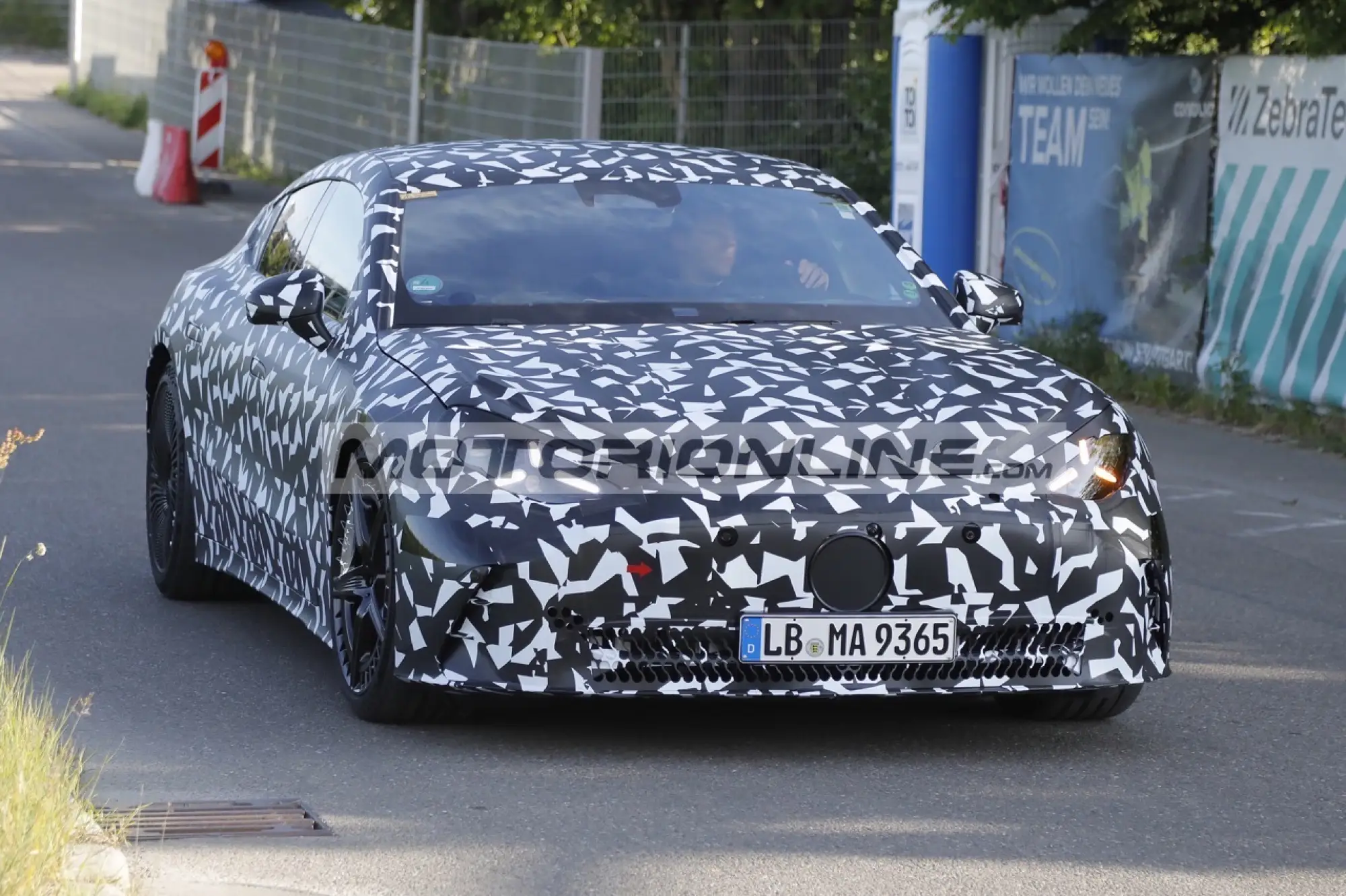 Mercedes AMG GT 4 porte - Foto spia 20-5-2025 - 5
