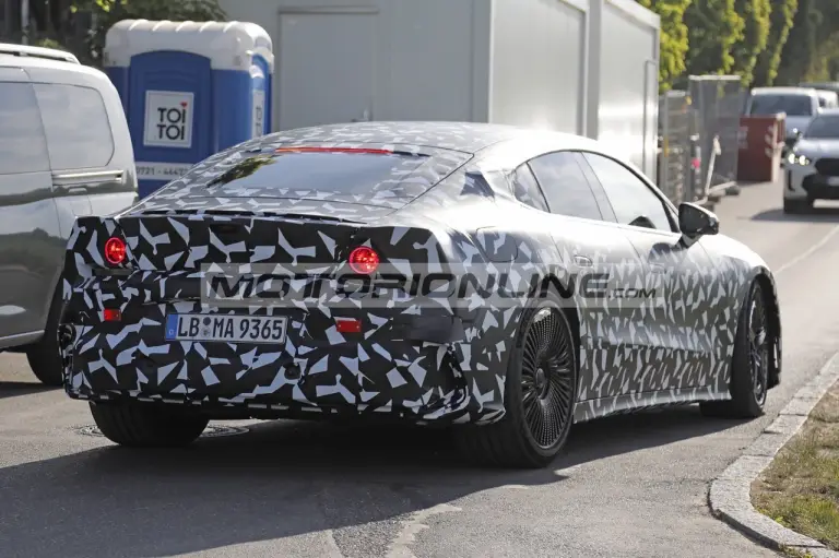 Mercedes AMG GT 4 porte - Foto spia 20-5-2025 - 10