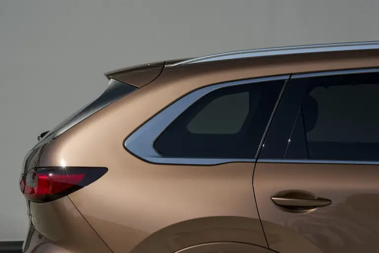 Mazda CX-80 2025: prezzo, foto, dimensioni, allestimenti - 9