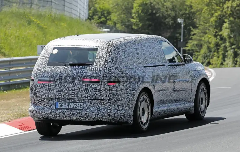 Genesis G90 - Foto spia 20-05-2025 - 9