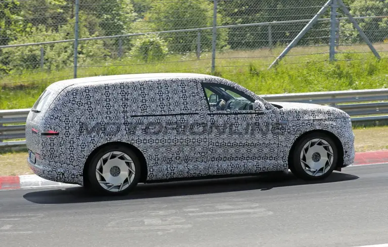 Genesis G90 - Foto spia 20-05-2025 - 11