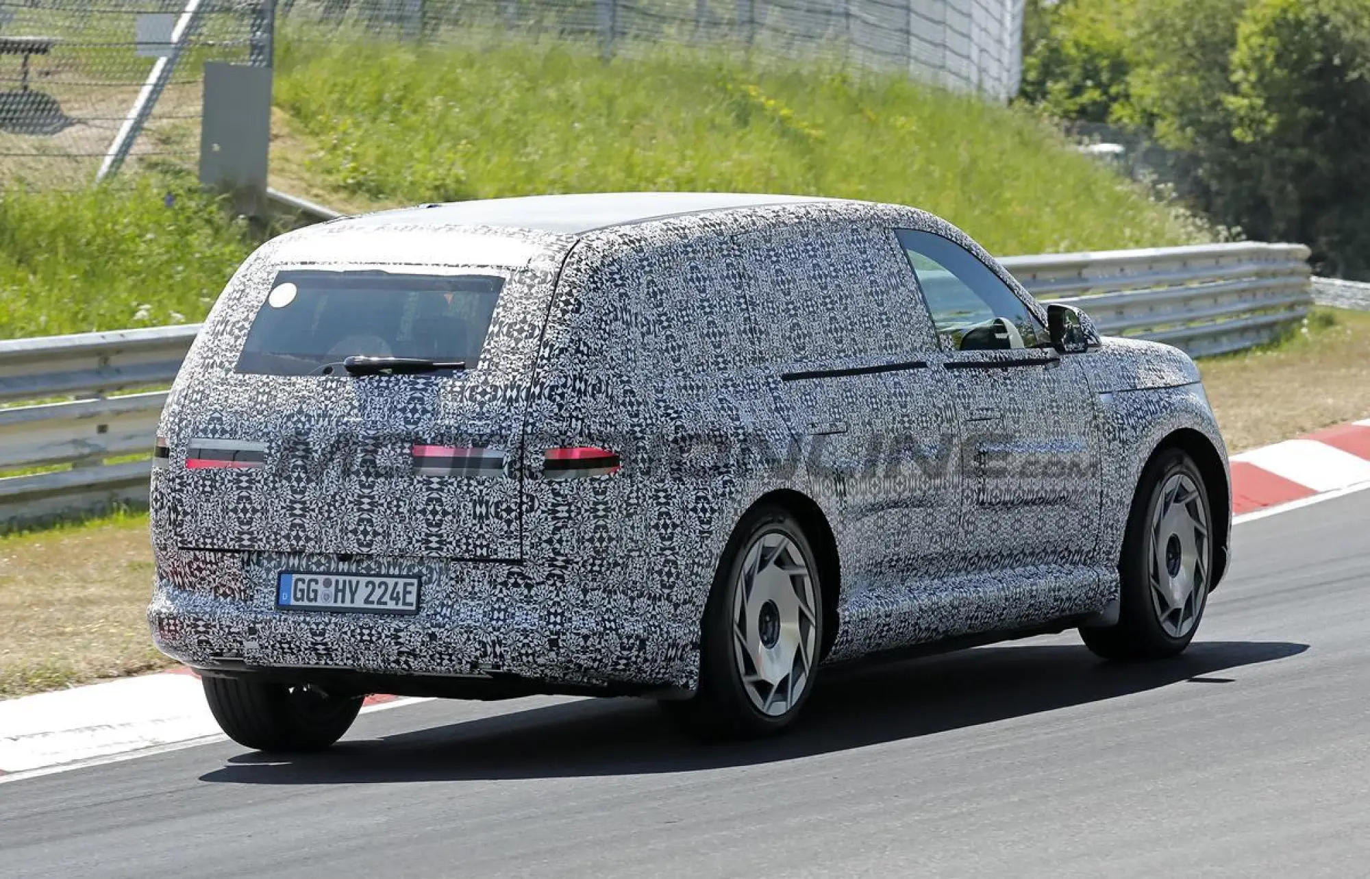 Genesis G90 - Foto spia 20-05-2025 - 7