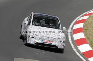 Tesla Model Y Performance - Foto spia 21-5-2025 - 1