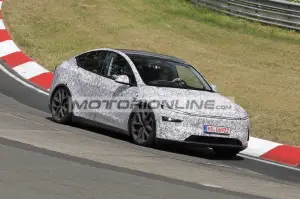 Tesla Model Y Performance - Foto spia 21-5-2025 - 6