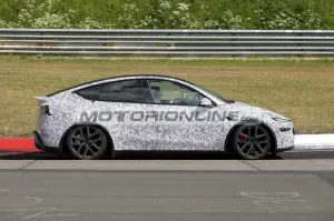 Tesla Model Y Performance - Foto spia 21-5-2025 - 4